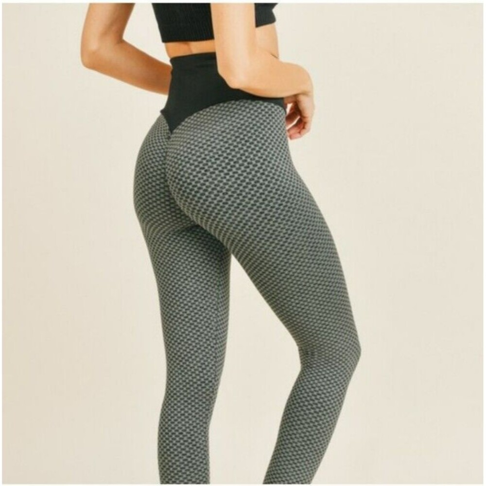 Kimberly C Textured Ruched Derriere Lifting Size Medium Moisture Wicking Legging
